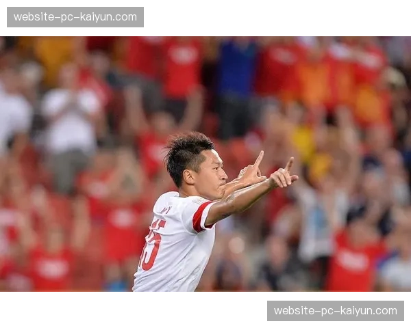 聚焦：35岁老将后腰，凭借精准的长传成为球队反击的第一发起点